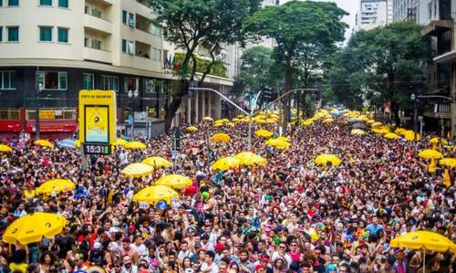 Os blocos de rua se tornaram muito populares entre os foliões