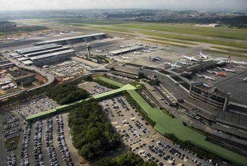 Estacionamento próximo ao aeroporto de Guarulhos