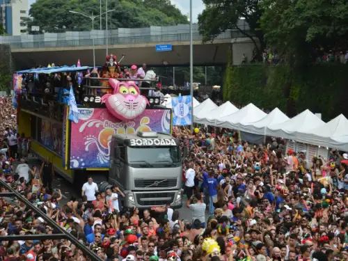 Carnaval 2024: Bloco da Pabllo, Bem Sertanejo e Bastardo estão entre  desfiles deste domingo