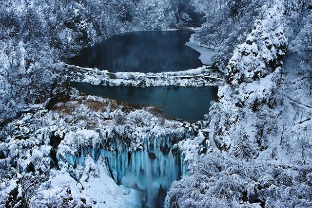 Frozen-Plitvice-Lake-1