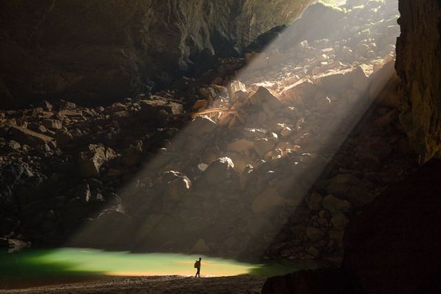 Hang-En-Cave-Sunbeam-Phong-Nha-Ke-Bang