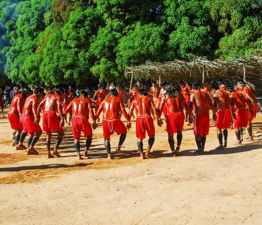 Indígenas xavante, uma das tribos brasileiras