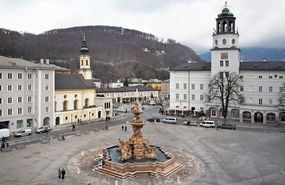 Austria - Salzburgo Residenzplatz