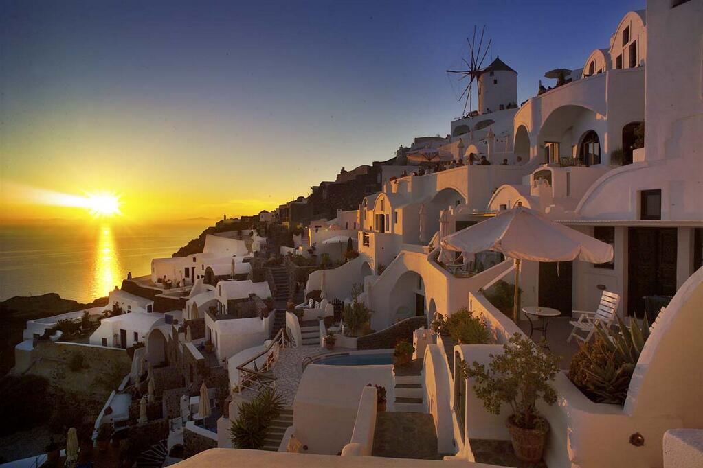 reasons for you to visit Santorini 