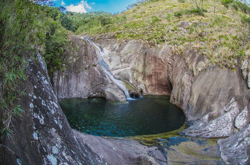 Cachoeira nas alturas: conheça o Vale Encantado no Parque Nacional do Caparaó