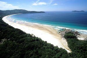 Paradisíaca, Praia de Lopes Mendes atrai turistas na Ilha Grande