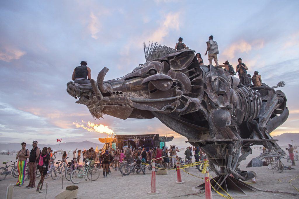 Festival Burning Man ganha edição brasileira em praia paradisíaca do Nordeste