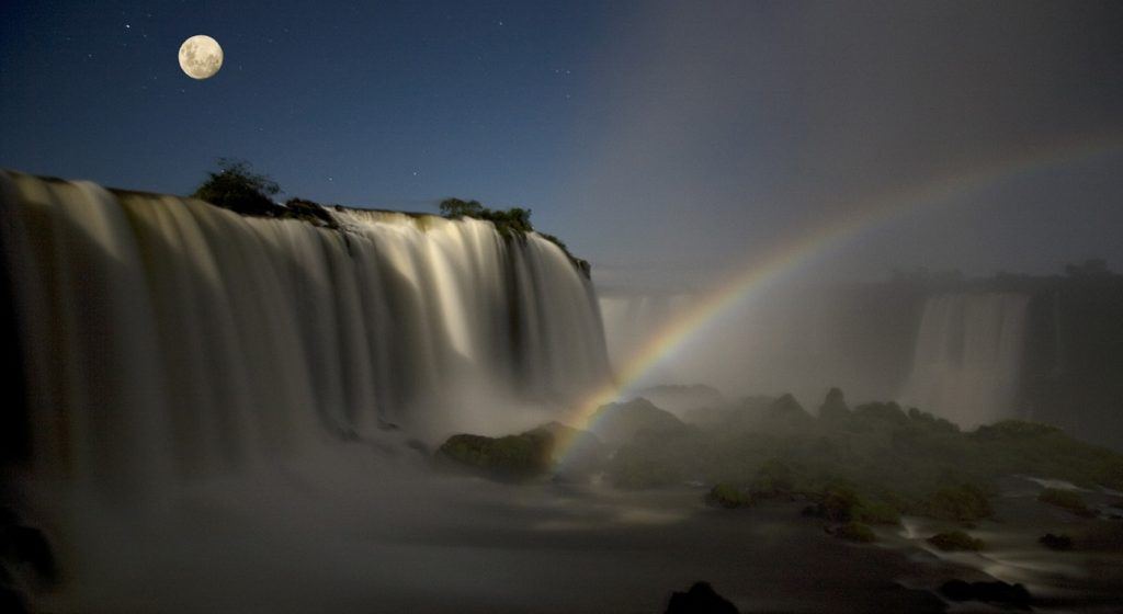 Conheça o passeio noturno pelas Cataratas do Iguaçu