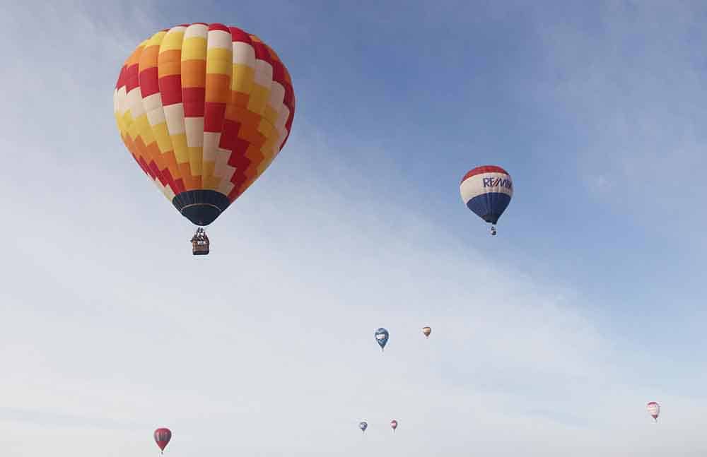 Tourist places in Brazil: Balloon in Torres - Rio Grande do Sul