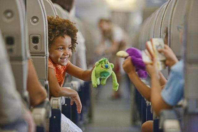 dicas primeira viagem de avião com crianças