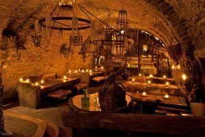 Restaurante em Praga oferece jantar em taverna medieval