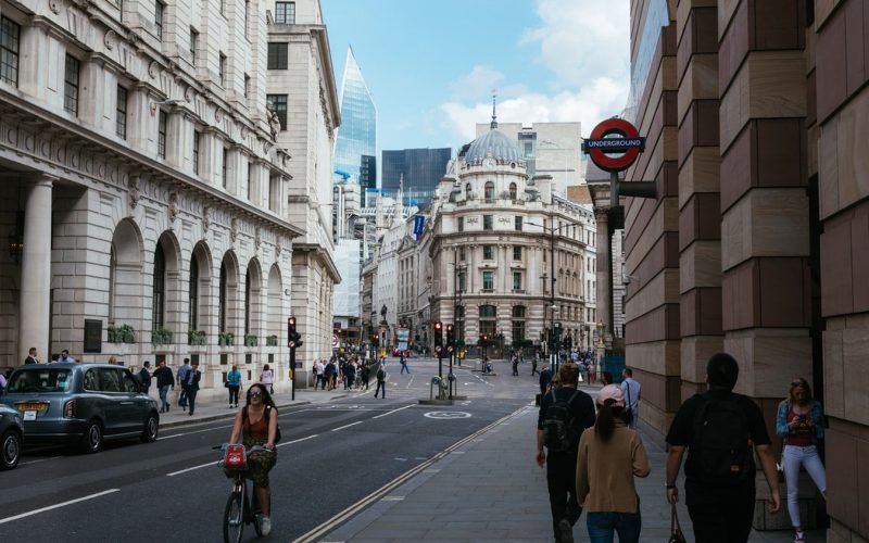 como viajar com dólar alto