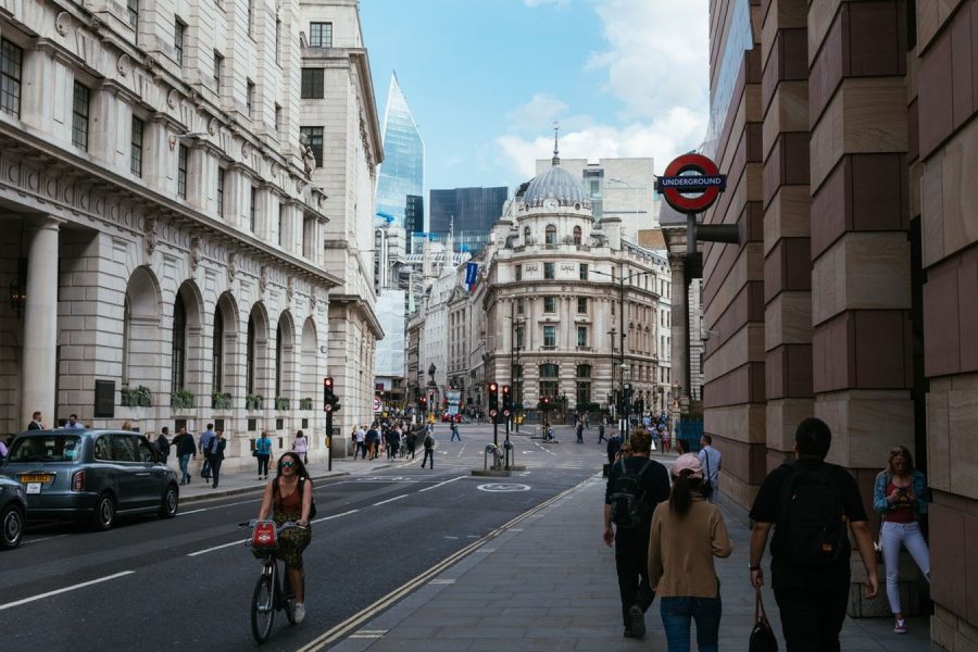como viajar com dólar alto