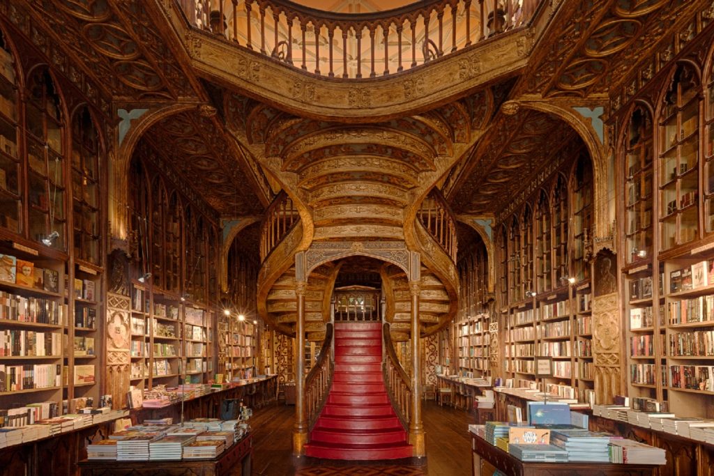 Conheça a incrível livraria que inspirou Harry Potter em Portugal