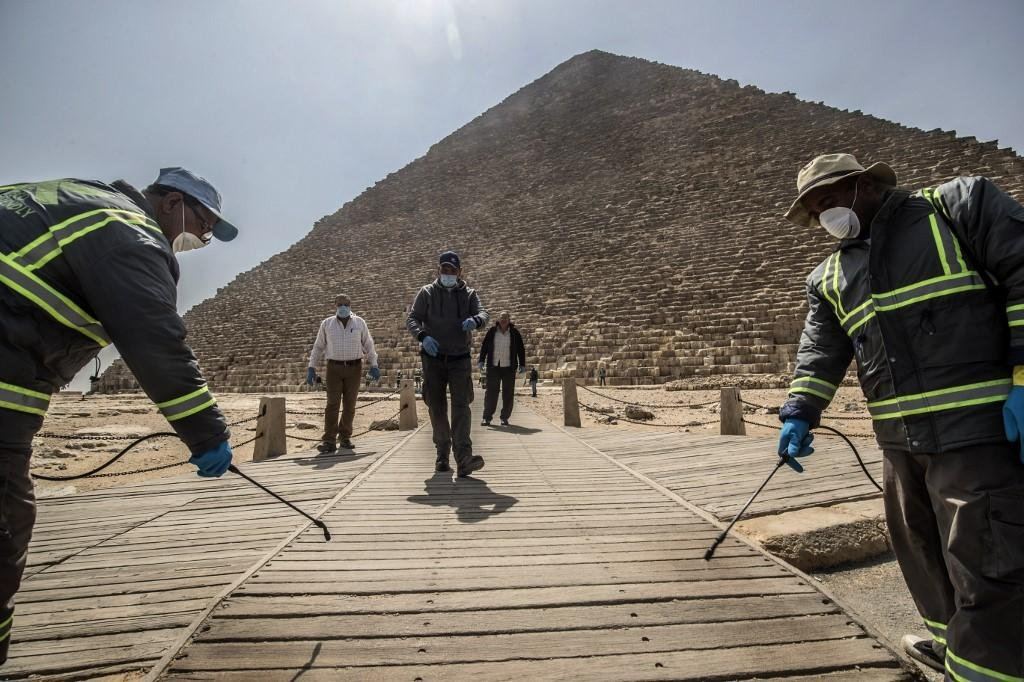 Pirâmides do Egito passam por higienização 
