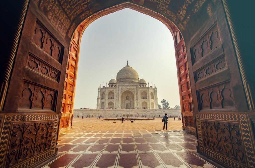 Turistas quebram confinamento e são forçados a escrever “desculpa” 500 vezes na Índia