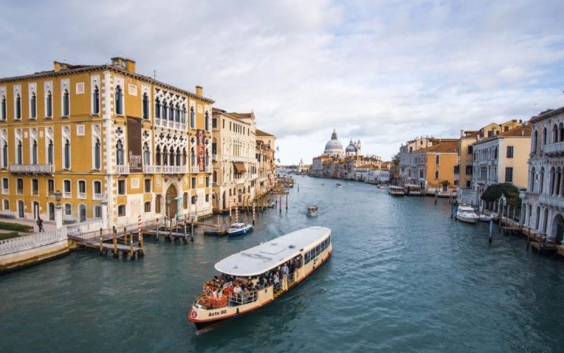 Veneza planeja retomada de turistas