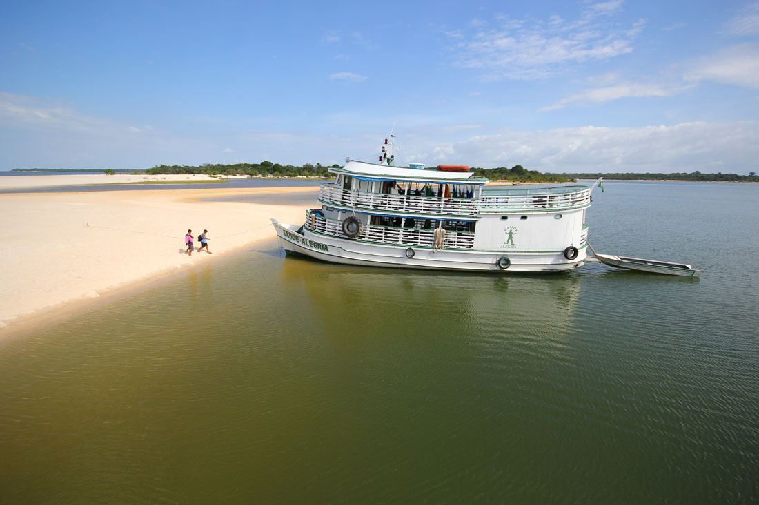 Viagem de barco na Amazônia