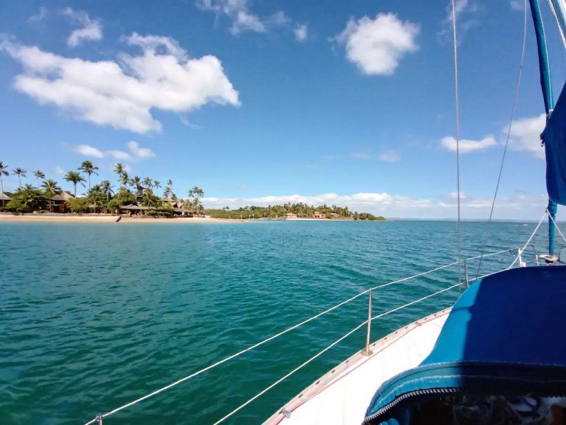 Sailboats and tour boats for rent in Bahia