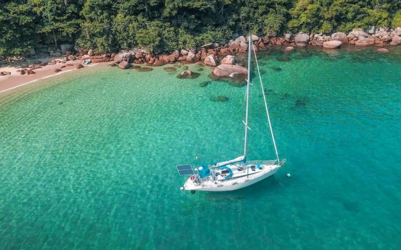 Praias paradisíacas em SP ou RJ