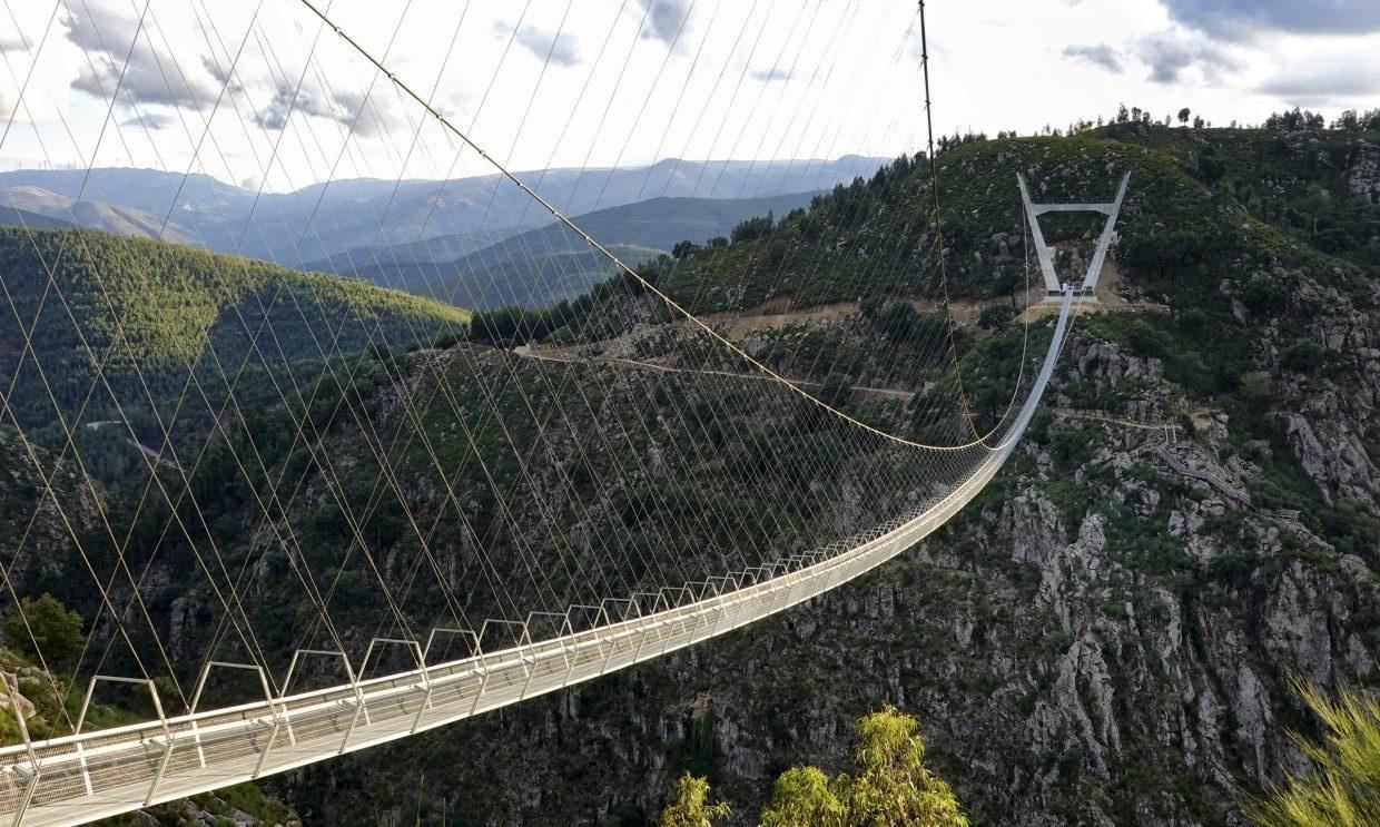 ponte suspensa portugal arouca 516_