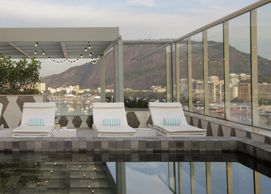 discover the Yoo2 Rio hotel in front of the Sugarloaf Mountain