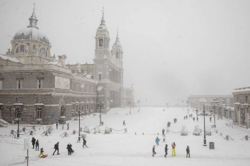 Tempestade Filomena provoca queda de neve histórica na Espanha
