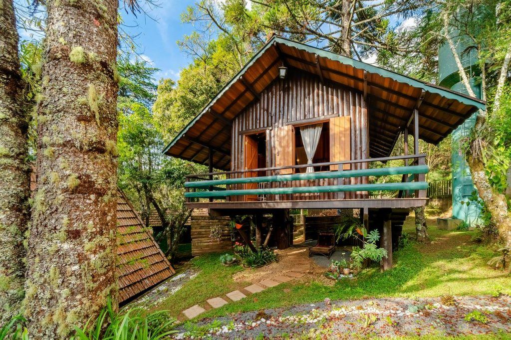 Esse chalé de madeira em Monte Verde é perfeito para uma viagem romântica