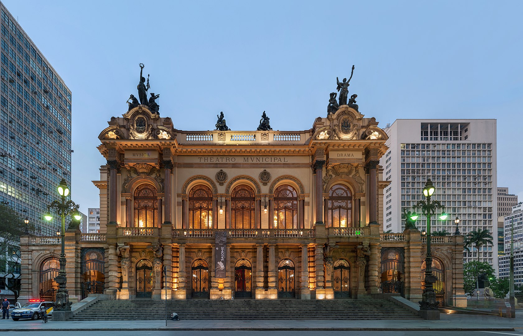 Conheça o bar localizado no salão histórico do Theatro Municipal de SP