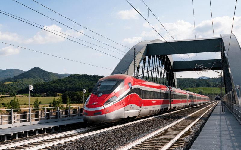 Trenitalia inaugurou trem que liga Milão a Paris