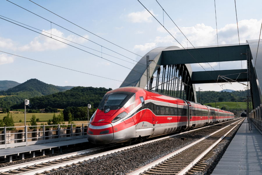 Trenitalia inaugurou trem que liga Milão a Paris