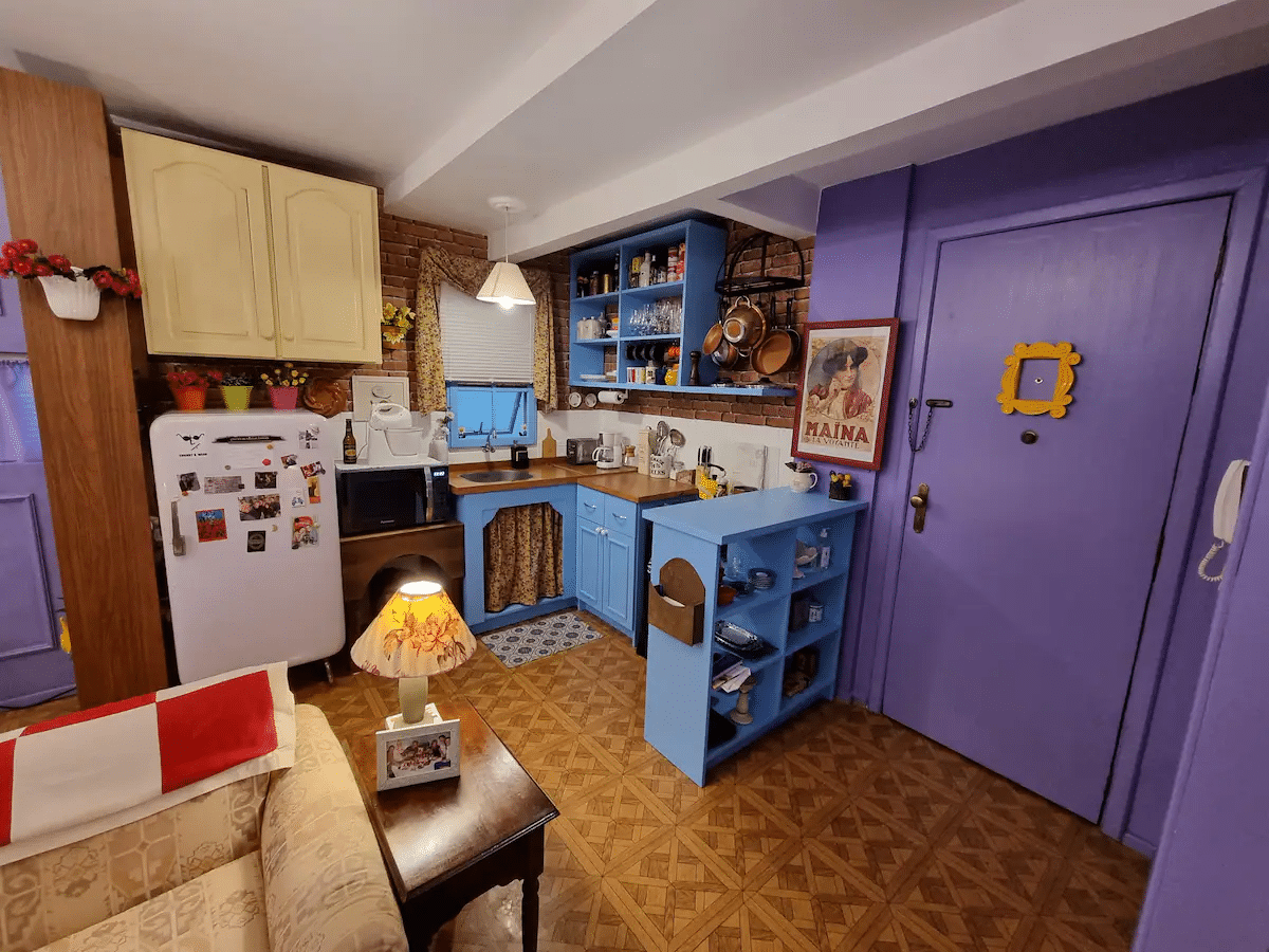 Apartamento de Friends é criado para aluguel em Porto Alegre