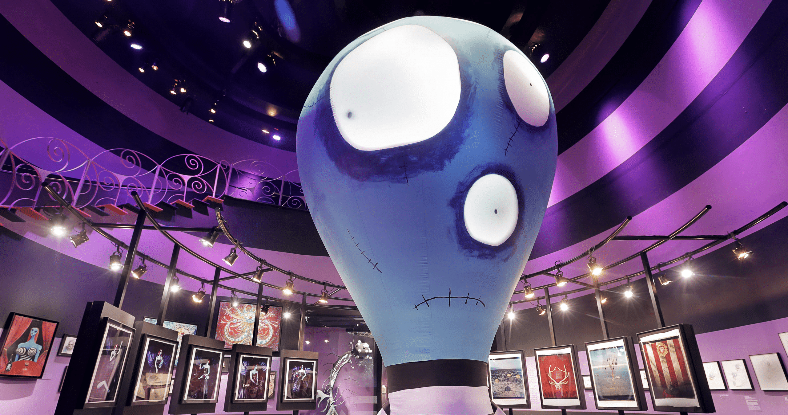 Exposição interativa de Tim Burton ganha mostra de cinema com 16 filmes do  diretor - Soda Pop