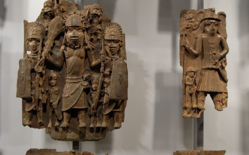 Devolução de objetos saqueados da Nigéria
