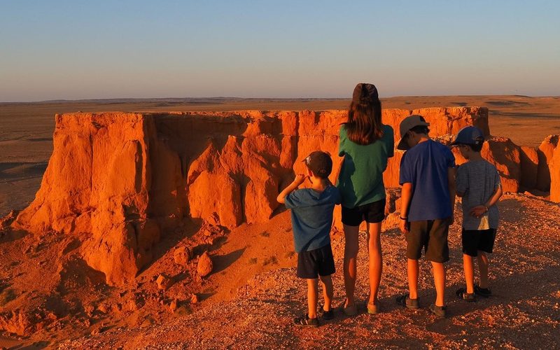 Casal viaja o mundo com filhos antes que fiquem cegas
