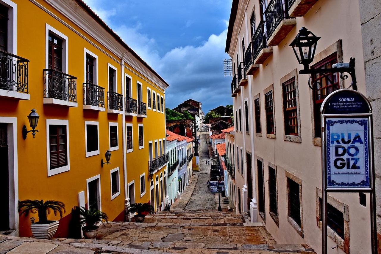 Rua do Giz, com acesso pela Praça Benedito Leite