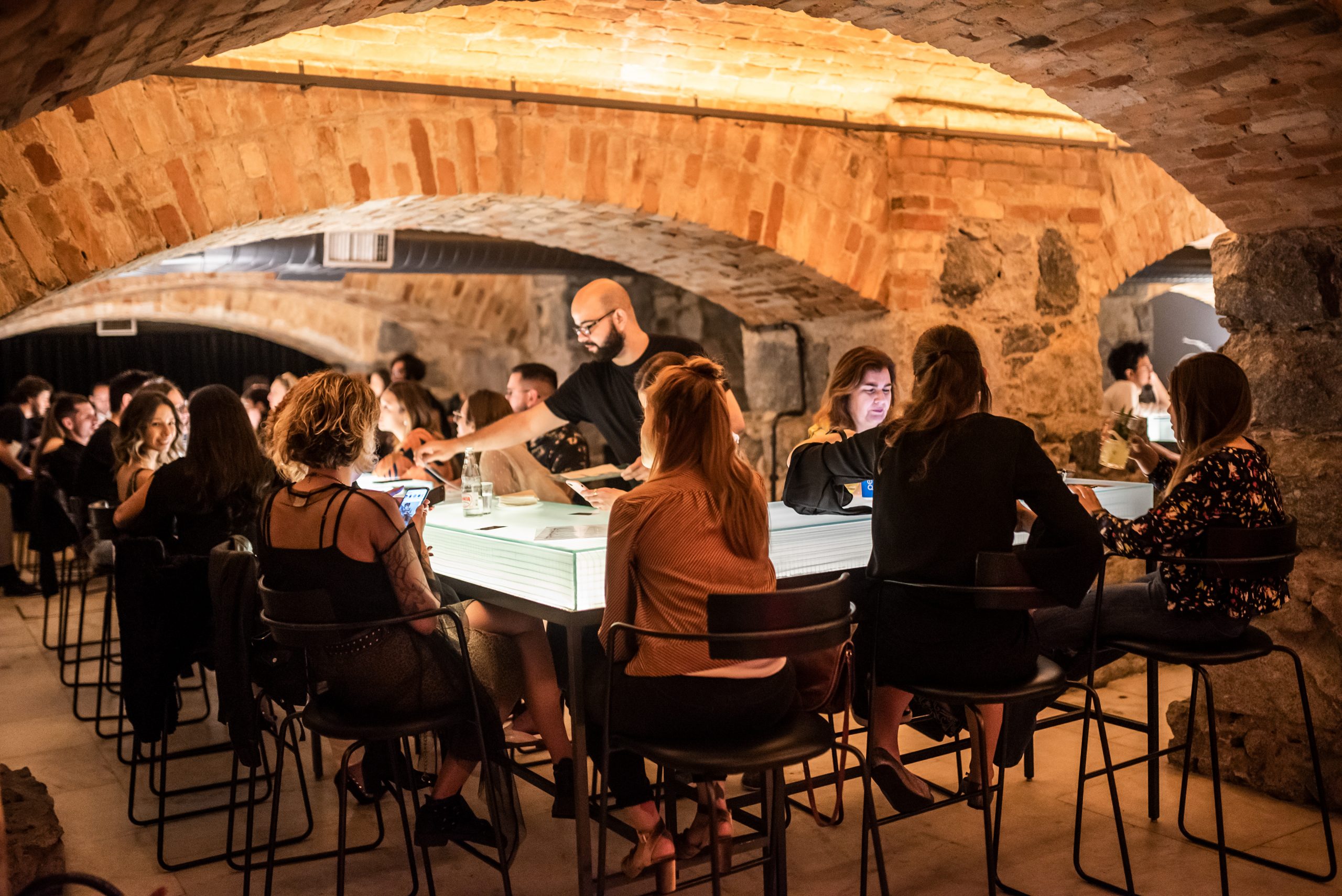 Com poucos lugares, bares secretos são inaugurados em São Paulo