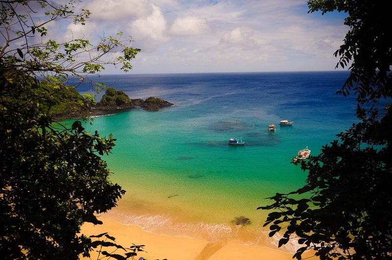 Baía do Sancho, a praia brasileira eleita a melhor do mundo