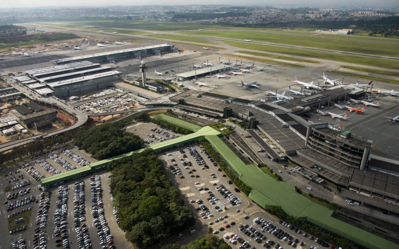 Estacionamento próximo ao aeroporto de Guarulhos
