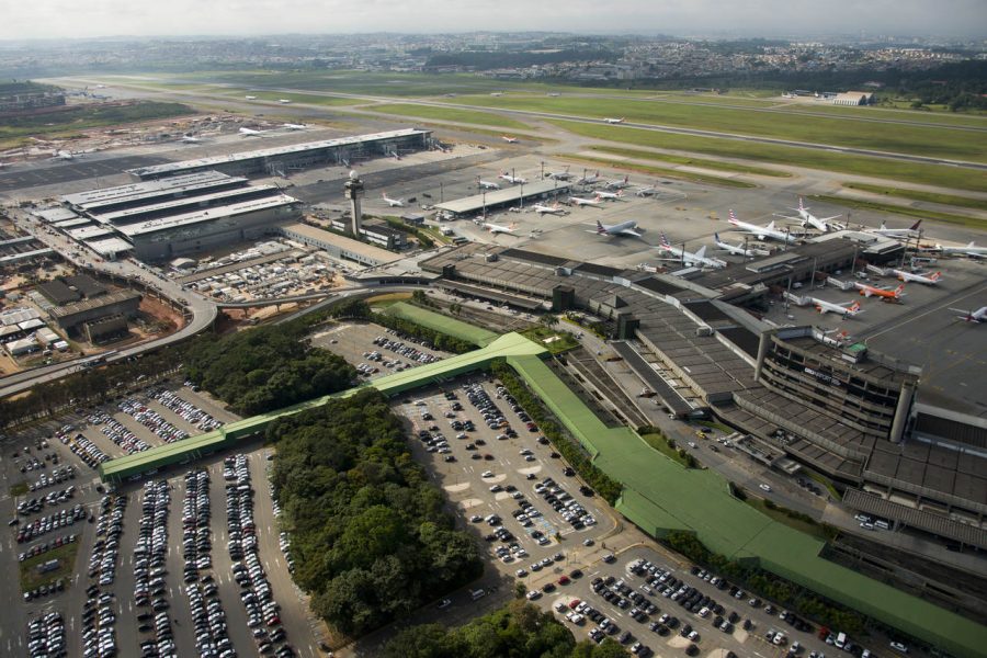Estacionamento próximo ao aeroporto de Guarulhos