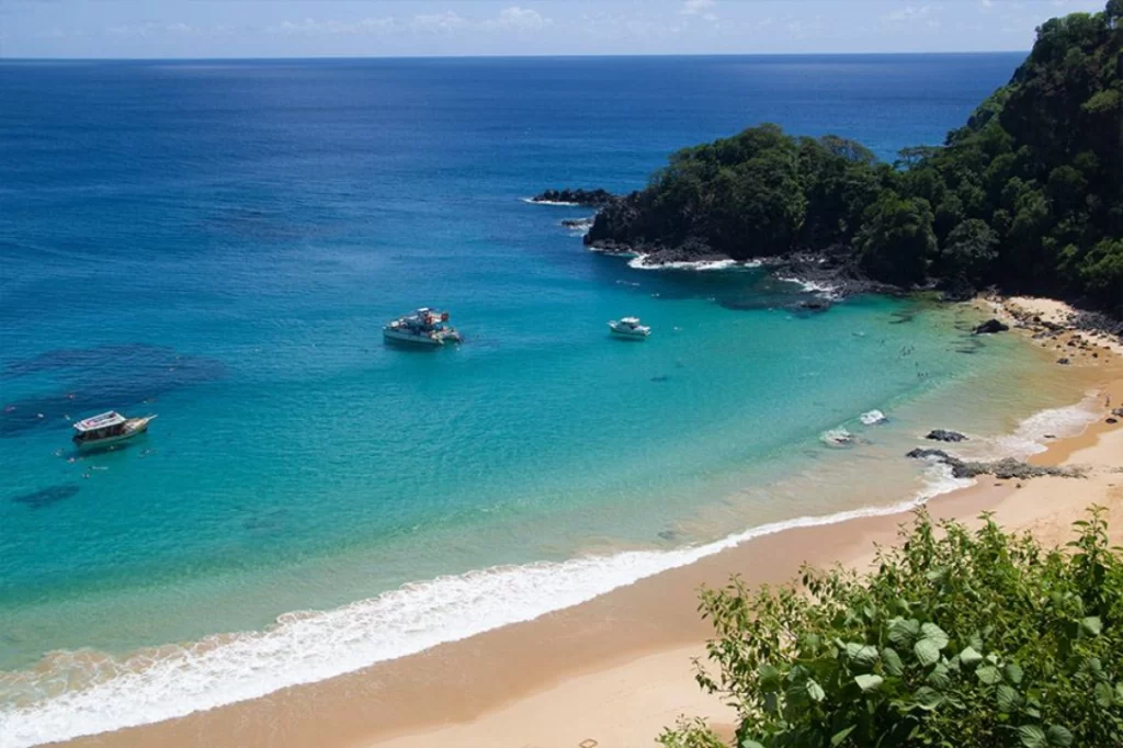 A praia mais linda do Brasil fica no Nordeste
