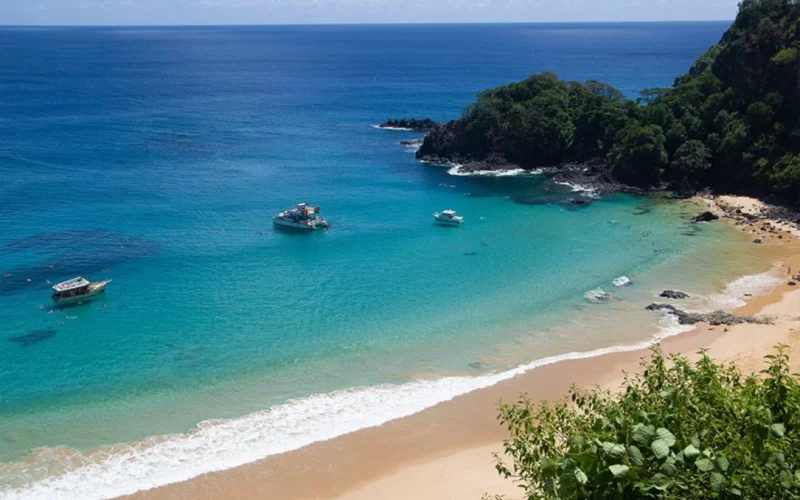 A praia mais linda do Brasil fica no Nordeste