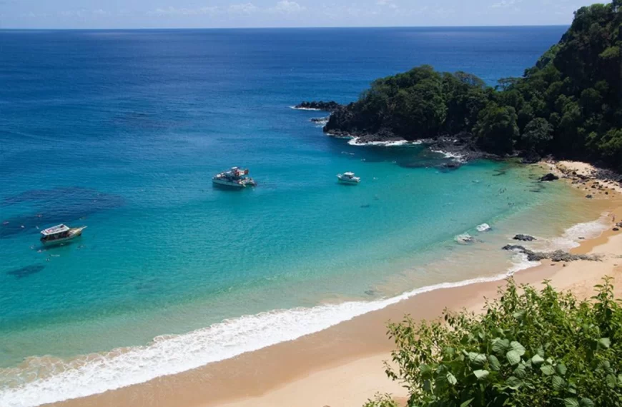 A praia mais linda do Brasil fica no Nordeste