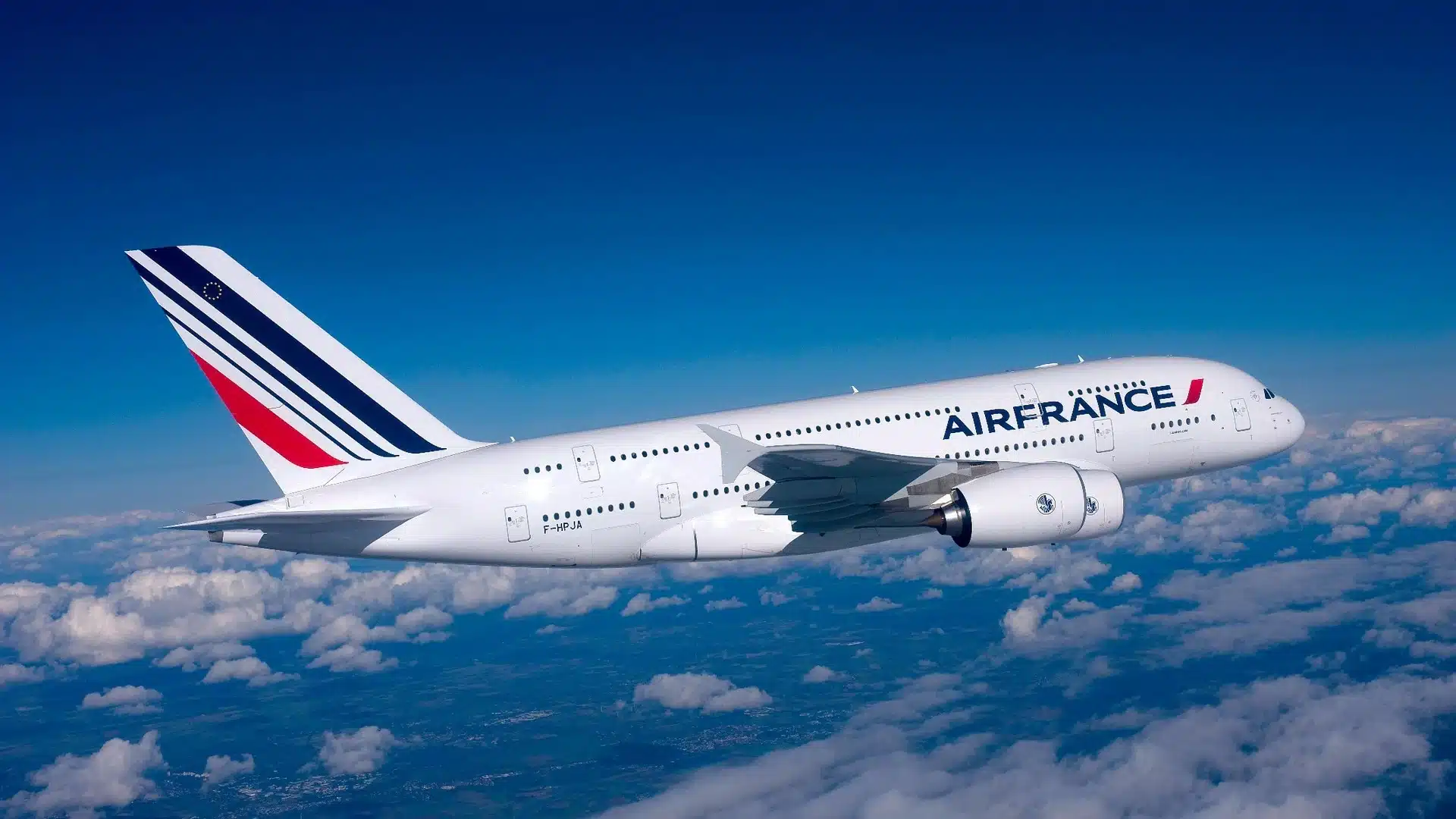 França proíbe voos de curta duração para reduzir emissão de carbono