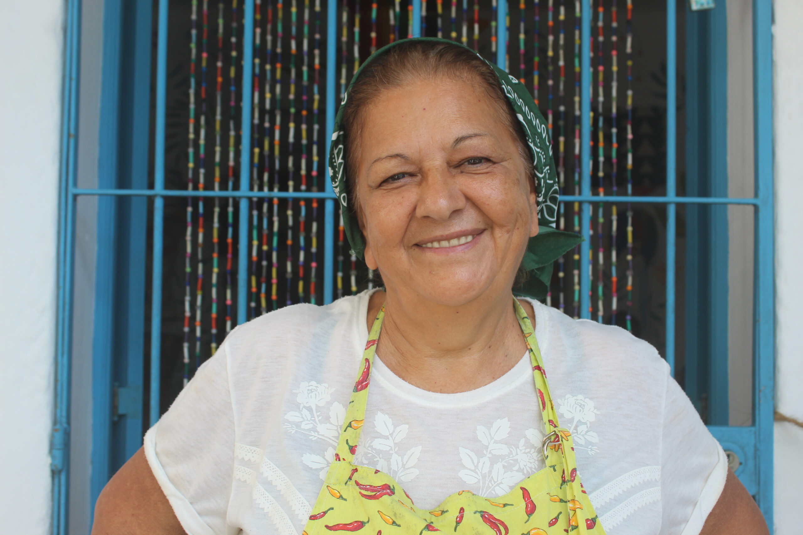 Viajando sozinha aos 66 anos, brasileira faz voluntariado para conhecer novos destinos