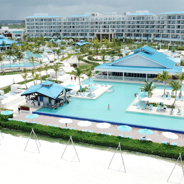 Resort no Caribe tem all inclusive de margarita em praia paradisíaca