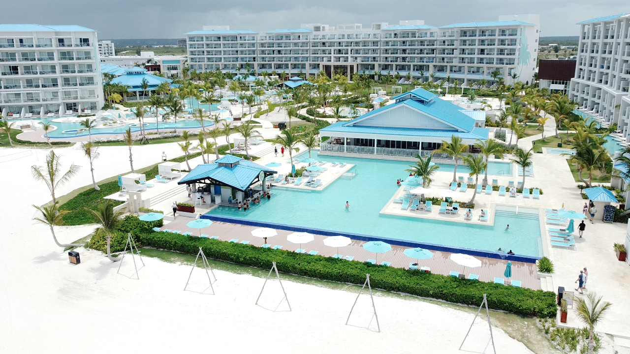 Resort no Caribe tem all inclusive de margarita em praia paradisíaca