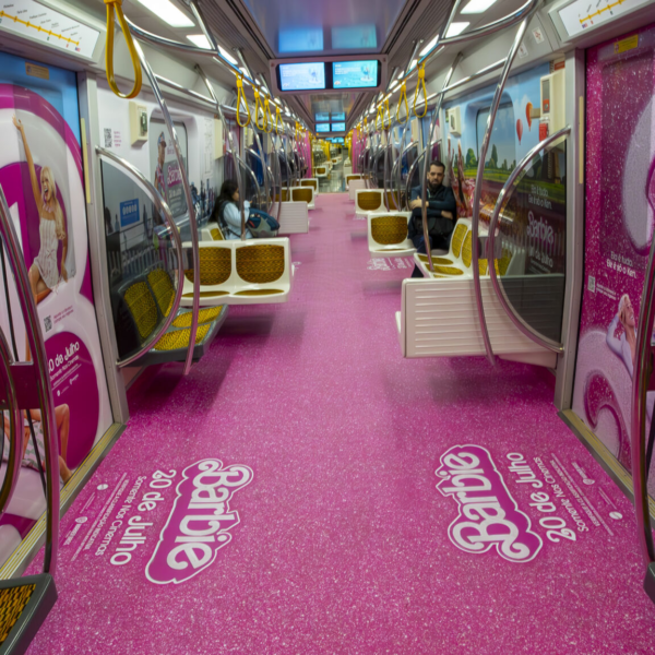 Trem da Barbie: metrô de São Paulo ganha vagão temático da Barbie