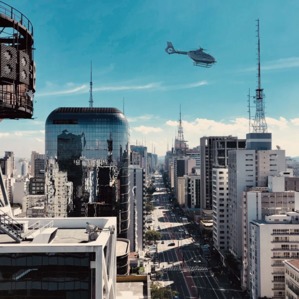 Empresa oferece táxi-aéreo em São Paulo entre o aeroporto de Guarulhos e Faria Lima
