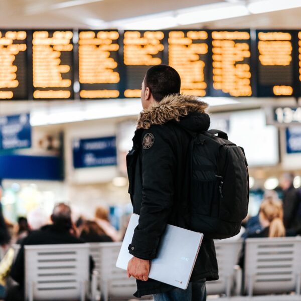 Governo vai financiar viagens de até R$ 20 mil? Entenda a proposta